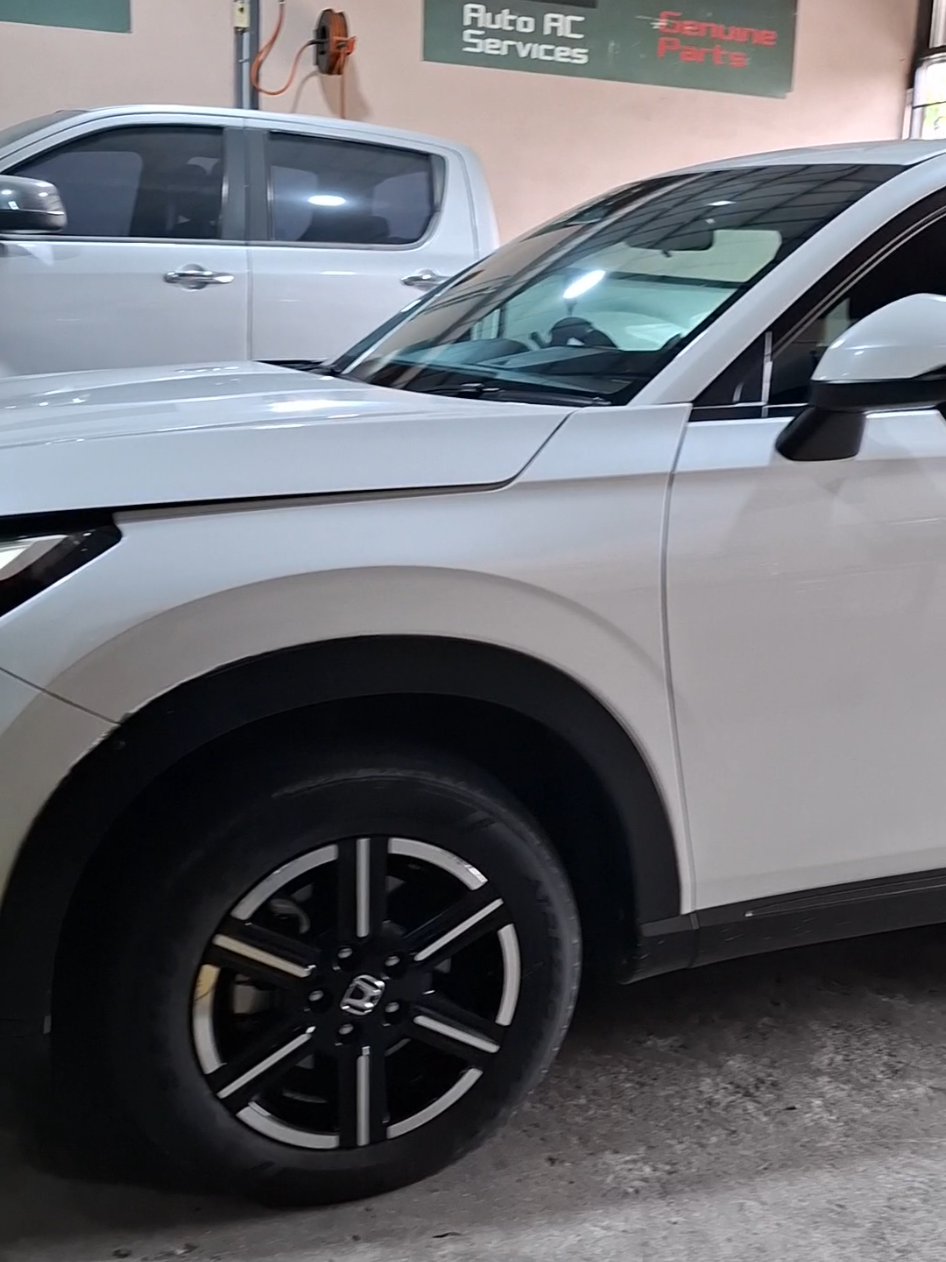 Get this full service package for only $750.00 🔥💥💯🛠 Package Includes: ✔️ Oil Change ✔️ Genuine Oil filter ✔️ Air filter ✔️ Top-up of all fluids ✔️ Check brakes ✔️ Inflate tyres ✔️ Service locks/hinges ✔️ 10-point Engine check ✔️ 10-point Suspension check ✔️ 10-point Safety check Call or whatsapp us at 487-1166 or 744-3506 to book your appointment Today! #trinidad #hondavezel #vezel #automaintenance #carrepair 