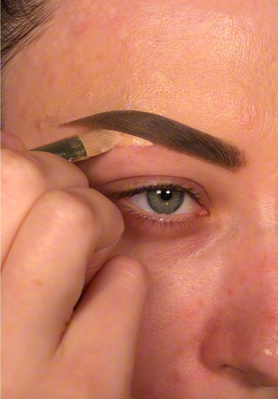 brow tutorial🤨 - - @Anastasia Beverly Hills tweezers and brow powder duo in soft brown - pears soap - @makeupbymario brow brush - @Too Faced born this way concealer - @urban decay all nighter setting spray - #eyebrows #eyebrowtutorial #makeup #tutorial #howto 