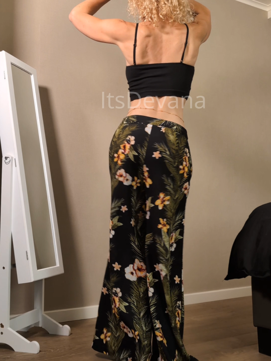 Devana  #tiktokviral #foreyou #smallwaist #havingfunathome 