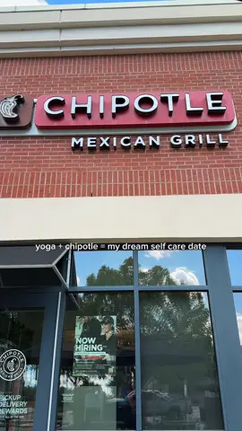 my dream date, cute… feeding my @Chipotle addiction 🥰 sauna: @HOTWORX  #yoga #chipotle #healthylifestyle 