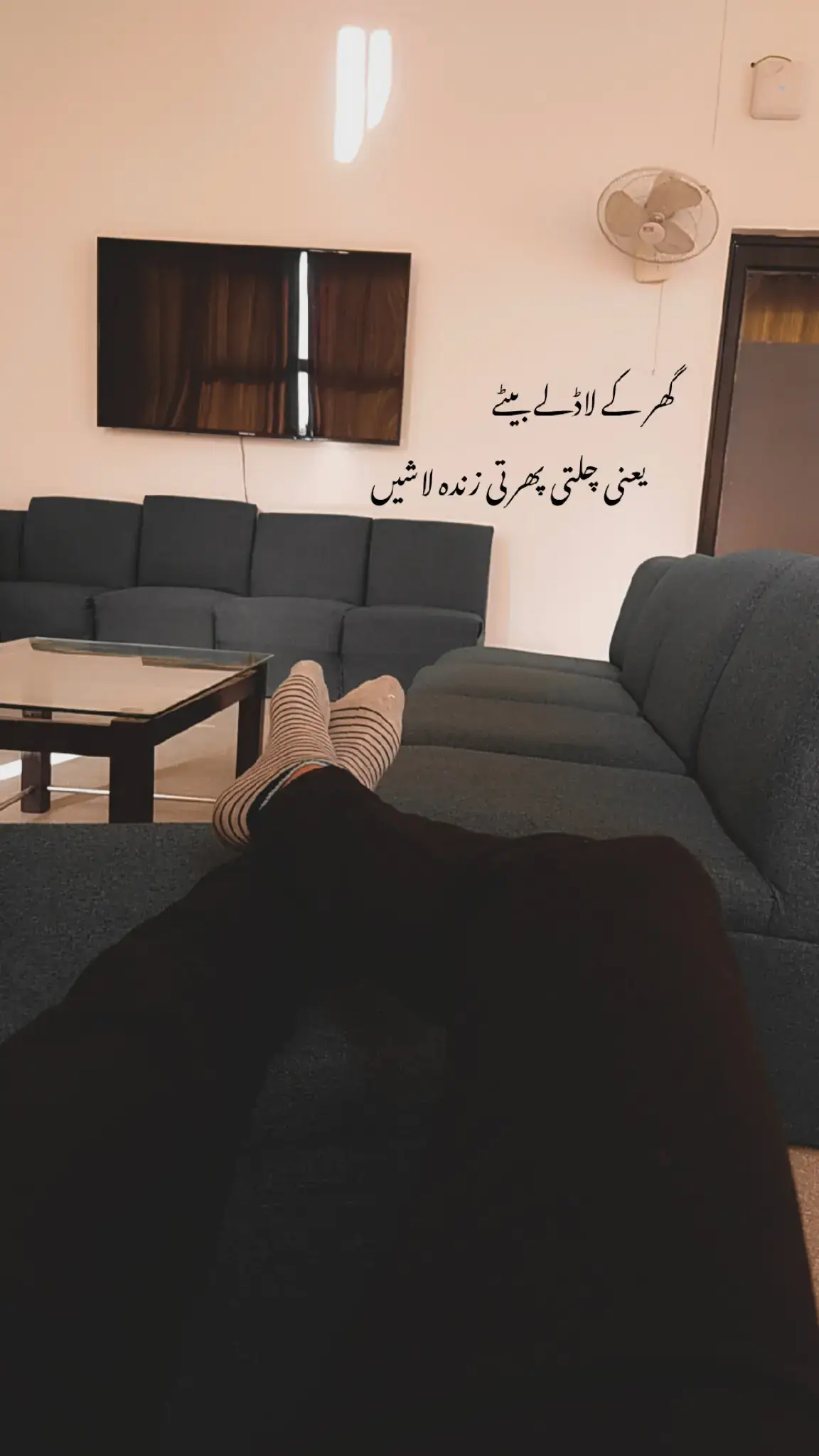 آخر لاڈلہ جو ہوں ،ایسا ہی ہو گا ۔🙂 #capsatnboy🚬 #fypシ #tehzibhafishayri #capsatnboy🚬 #fypシ 