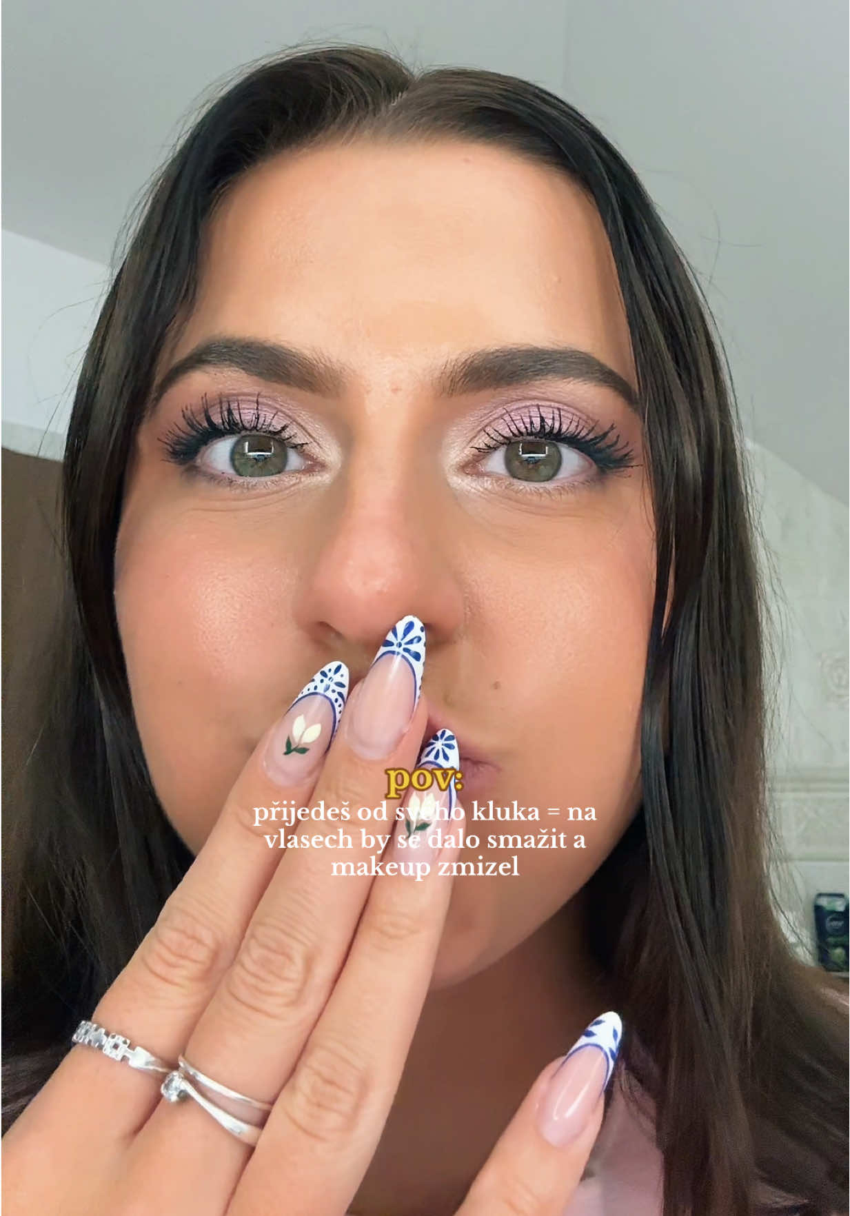 pokaždé… to stejné school air😭 ig: strynclovalucie 