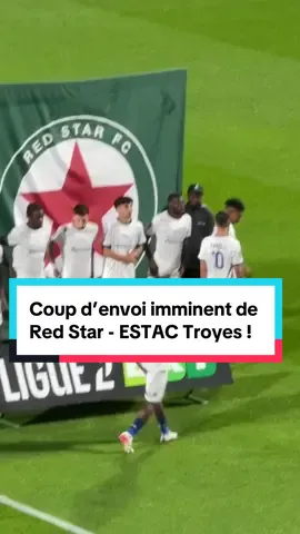 L’entrée des deux équipes pour ce Red Star - Estac Troyes ! #redstar #estac #ligue2 