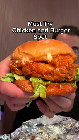 This is a must try chicken and burger spot🤤🔥. They also serve some great refreshing drinks ‼️. ##local##viral##cafe##sandwiches##chicago##explorepage✨️##drinks@@eatcafeflamingo