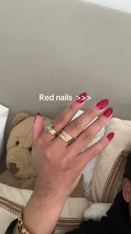 I know red nails for fall as a thing, but I’m like a red nails all year around kind of girl ♥️