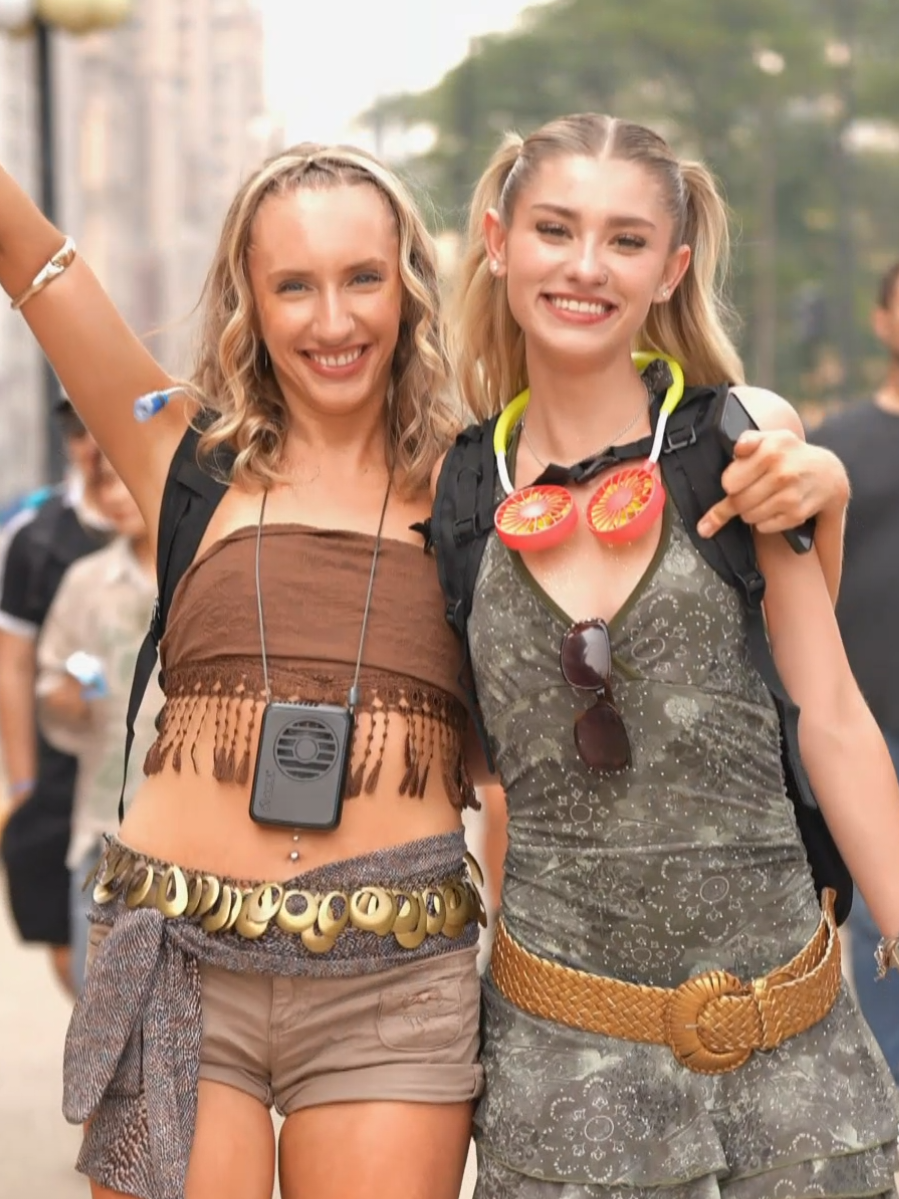 Lollapalooza Fashion 2025 Women walk to Lollapalooza music festival in their best concert outfits. #festivalfashion #lollapalooza #fashioninspo #OOTD #festivaloutfits @Lollapalooza USA 
