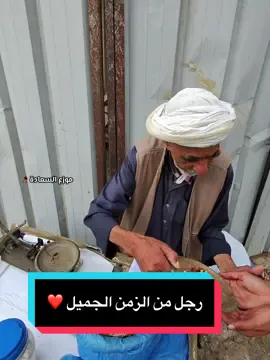 شاهد بالفيديو.. مشهد يرجعك ليامات زمان 🥹 #موزع_السعادة #الجزائر #وهران #الخير #حب 
