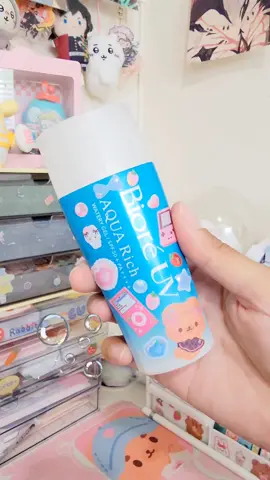 such a great sunscreen! live that it blends into my skin so well. no white cast #biore #bioresunscreen #aquarich #bioreuv #tiktokshopfinds 