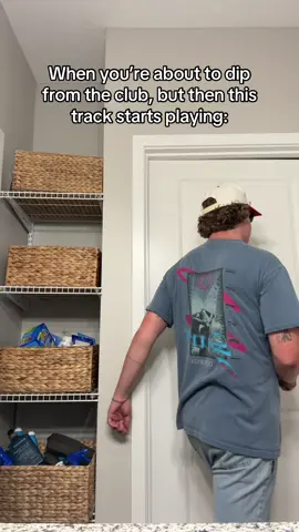 Hold up 🕺 #dance #dancetok #club #housemusic #relatable 