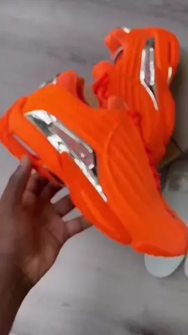 Les Nocta Hot Step 2 signées par Drake allient design futuriste et flow streetwear 👟🔥 Une paire rare, faite pour ceux qui veulent briller autrement 💯 Disponible dès chez ACHTA Store 🚀 #creatorsearchinsights #achtastore #pointenoirecongo🇨🇬😍🥰❤️ #brazzavillecongo242🔥🔥🇨🇬🇨🇬🇨🇬🇨🇬 