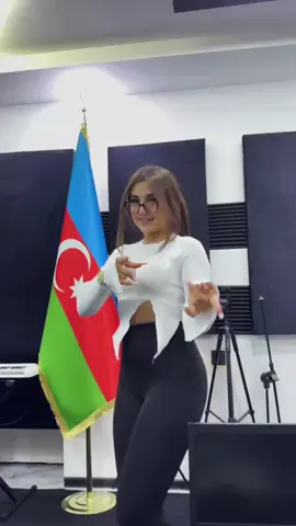 @𝑯𝒖̈𝒓𝒓𝒆𝒎 𝐕𝐞𝐥𝐢𝐲𝐞𝐯𝐚 @𝑨𝔂𝓈𝒖 #brend #beniöneçıkart #trend #hürrəmaysu #kəşfet 