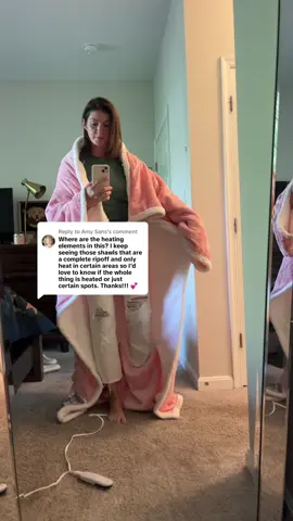 Replying to @Amy Sans it’s heated throughout all the way down to the feet! Wearable heated blanket #tiktokshoprestock #heatedblanket #giftsforher 