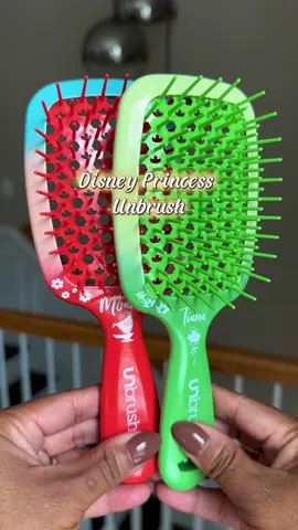 My Shiloh loves the Unbrush✨ So cute and girly💕 #unbrush #unbrushreview #unbrushdetanglinghairbrush #detanglingbrush #hairbrush 