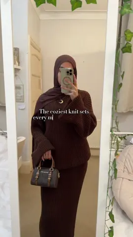 Hijabi’s favourite szn is hereee🍂☕️🧸 #autumnoutfits #modestfashion #modestoutfitinspo 