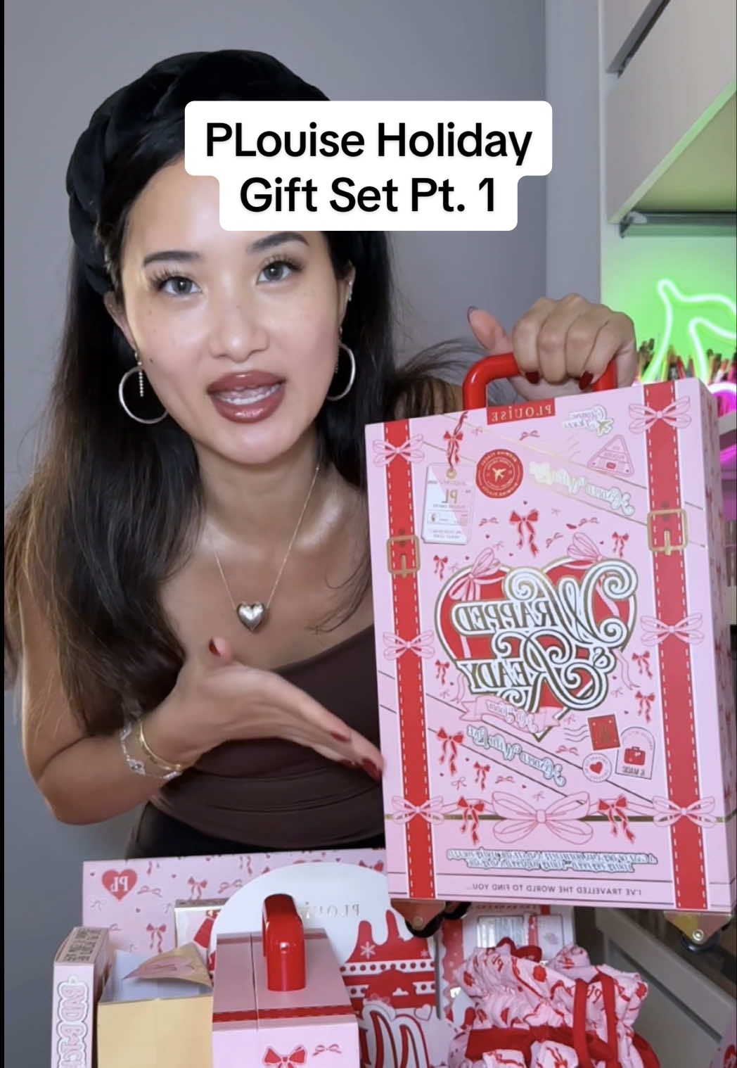 Idfk know what these are but PLouise out here just making Christmas happen in September 😀🙃🎄🤶🏼🎅🏼 #makeupreview #adventcalendar #holidaygifts #unboxing #skincarereview 