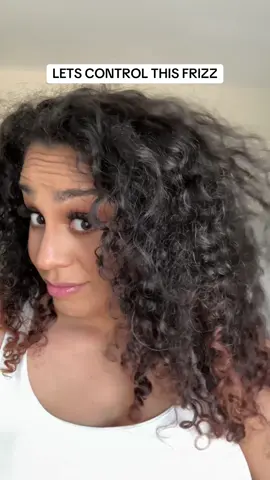 Let control this frizz #curly #curlyhair #frizz #frizzyhairtips 