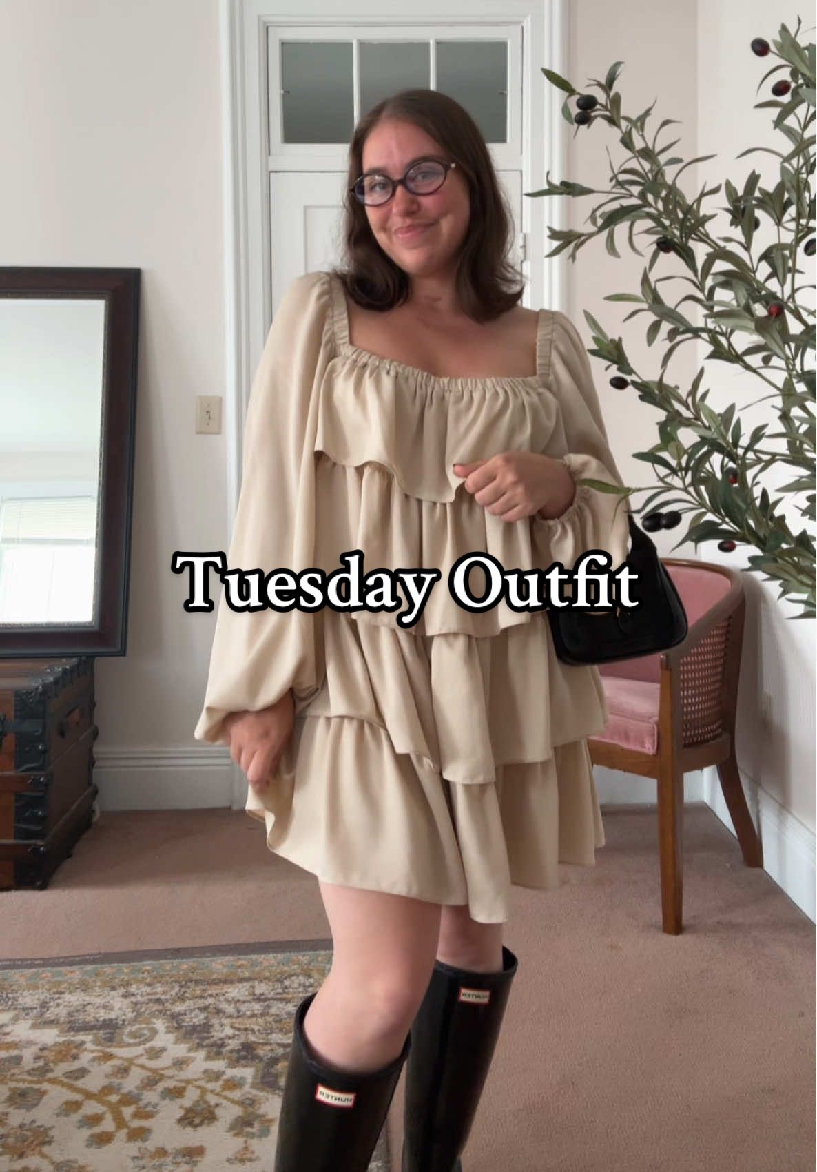 Keeping it simple with the cutest ruffle dress from @shopweworewhat for a work from home day in upstate NY  #workfromhomeoutfit #autumnstyle #dailyoutfits #fallstyle 