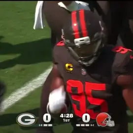 cleveland is one qb away from holding that lombardi trophy #clevelandbrowns #defense #nfledit #mylesgarrett #denzelward