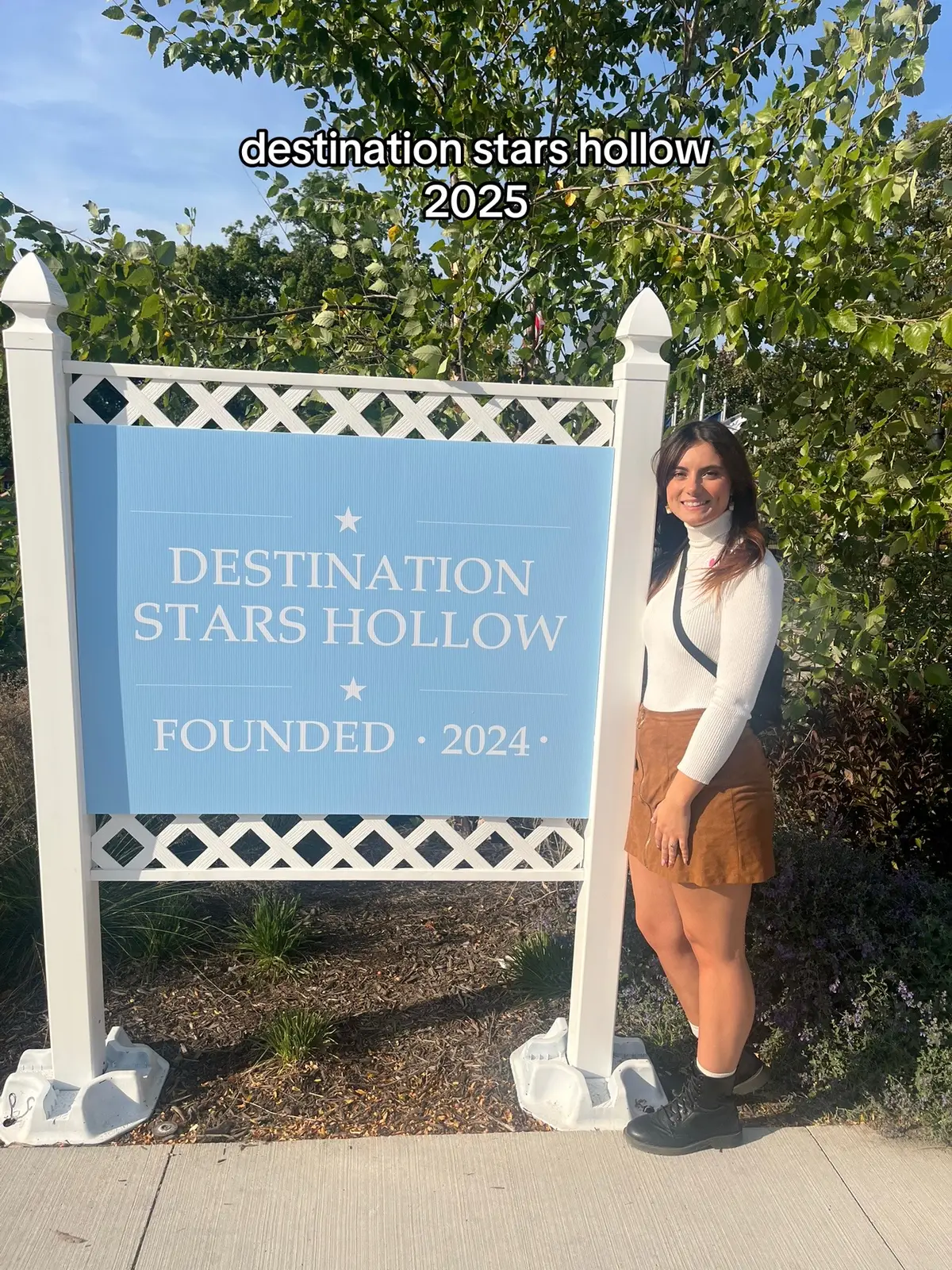 this was the coolest experience ever! i’ll definitely be going back next year:) #starshollow #gilmoregirls #gilmoregirlstok #destinationstarshollow #gilmoregirlstiktok 