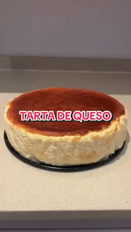 Tarta de queso                                (500ml nata,150g azucar,4huevos,600g queso crema,250g mascarpone,2 cucharadas soperas harina)#tarta #queso #recetas #postres #parati 