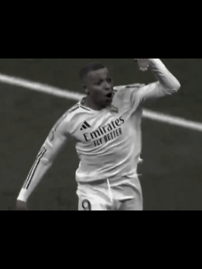 الحفلة خلصت ؟ طب أحسن لاعب في العالم أهو ☆ #كيليان_مبابي #ريال_مدريد #دوري_ابطال_اوروبا #حفل_الكرة_الذهبية #الكرة_الذهبية 