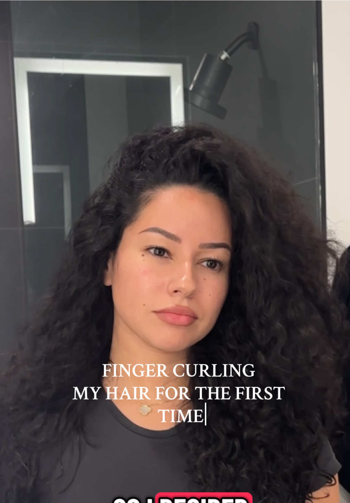 On the journey to wear my curls more often, I want to switch from blowout to curls every week now.  I think for the next time I would need to put less products to get more volume and maybe finger curl bigger pieces of hair. Tell me what you think in the comments. 🖤 #curlyhair #fingercurling #hairtiktok #hairtutorial #curlyhairtips 