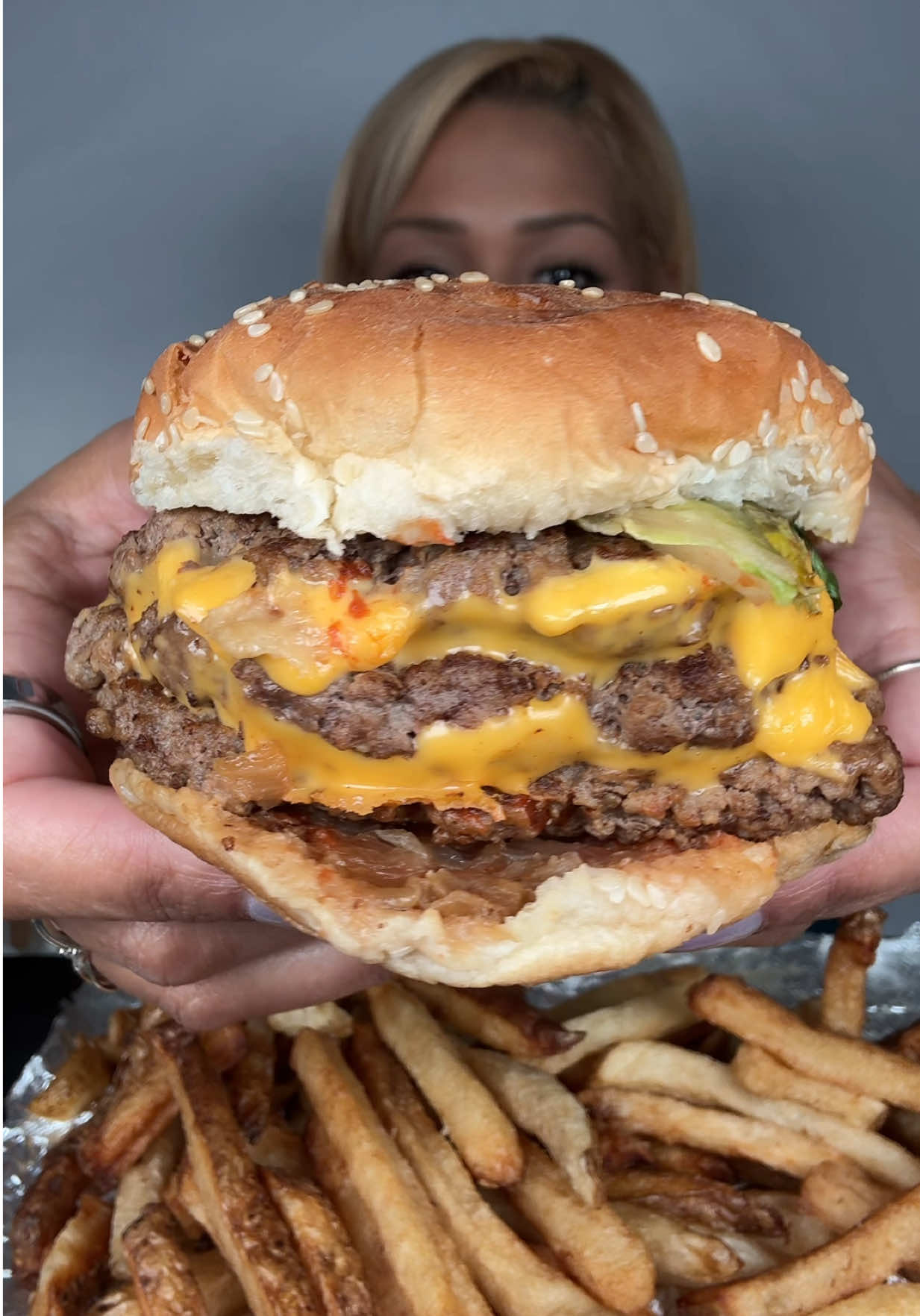 Triple cheeseburger with a strawberry cream @Bloom Nutrition pop ❤️ #fiveguys #mukbang #asmreating #bloompartner #burger 