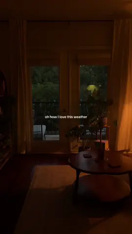 the coziest weather🍂☕️ #rainyday #rain #cozyathome #autumn 
