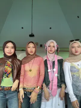 pop pop 👭🏻 #yearbook #pangsud #fyp 