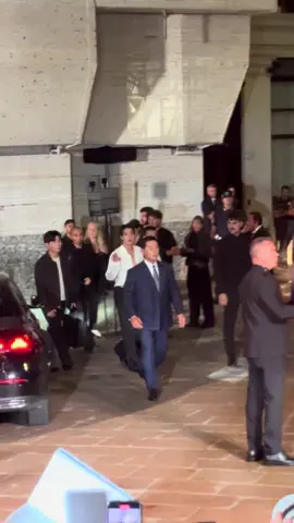 Seeing him again in real life feels like a dream #gucci #bts #jin #milan #model 💜