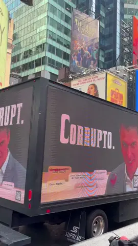 En una semana clave, Hazte Oír vuelve a demostrar que la agenda NO la marca Pedro Sánchez. Vamos a hablar del #CORRUPTO sea donde sea, aunque él intente mover el foco. 🛩️ Por Tierra, Mar y Aire... también en Nueva York. 🗽 #gobiernodimisión #sánchezdimisión 