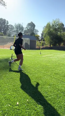 Check your shoulder! #scanning #futbol #football @Fútwork Training 