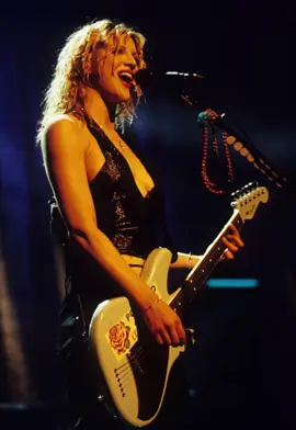mtv music awards 1998🖤 #courtneylove #moodboard #holeband #MTV #90s 