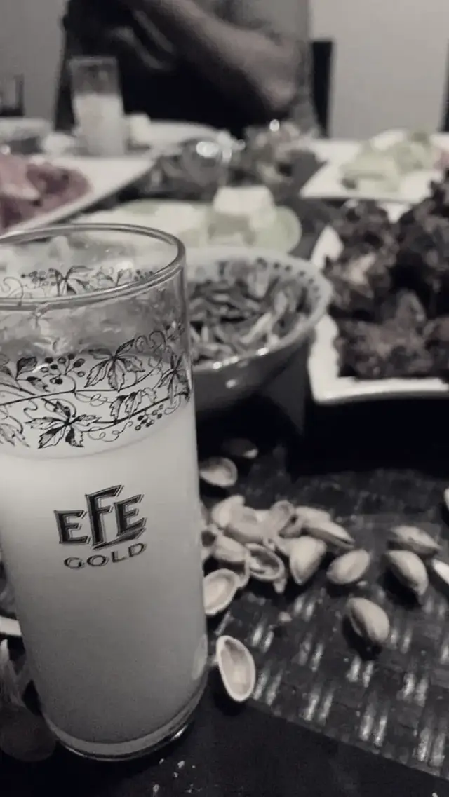 لە تەنیایش ئەخنکێم باشترە بڵێم تاقەتی ژیانم نەماوە