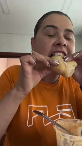 Pãozinho de sal com doce de leite pensa num trem bão #bao #pao #comida #dieta #alimentacaosaudavel 