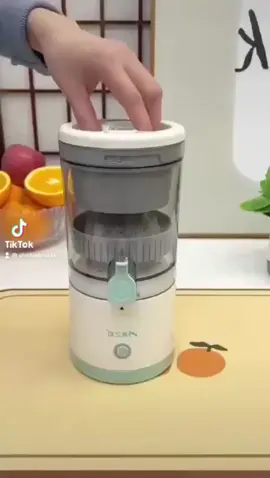 وصلت من تاني 👌👌 عصاره برتقال اللهلوبه 🍇🥝🍊🍊 البرتقال الفريش صحي فى كل الأوقات علشان كده لازم تعمليه لأطفالك كل يوم وعلشان تسهلي على نفسك هاتي عصارة الفواكه اللي هتخليك تعملي العصير فريش ومضمون 🍋🍊🍐🍎🍓🍒🍑🥭🍍 ✅العصاره تعمل بالشحن يعني نقدر نتحرك بيها في اي مكان  ✅ مزودة بوصلة usb  هتعملي عصير  البرتقال والليمون وأي فاكهة عندك بسهولة وفى أي وقت👍 مناسبة لكل أنواع العصاير.  هتعصر الفاكهة كويس جدًا فيها مكان فى الجنب مخصوص علشان تفضي منه العصير من غير ما يتدلق👍  بسعر/450 جنيه. 🍓🥝🍇🍊🍉🍏