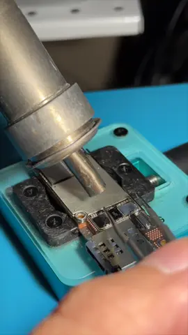 16 pro max not charging 