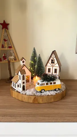 Genteee, me chamem do que quiser: ansiosa, l0uca, nervosa, apressada mas eu AMO o Natal e as decorações de Natal. 🎅🏼🧑🏼‍🎄 Por aqui já fiz essa vila natalina e ameeeei!✨🤗🎄 agora falta montar a árvore e colocar mais decorações espalhadas pela casa!😊 #decor #natal #merrychristmas #homedecor #decoração 
