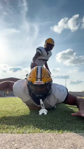 That 2-0 feeling😮‍💨#LanguageLearning #lineman #football #athlete #springfield 