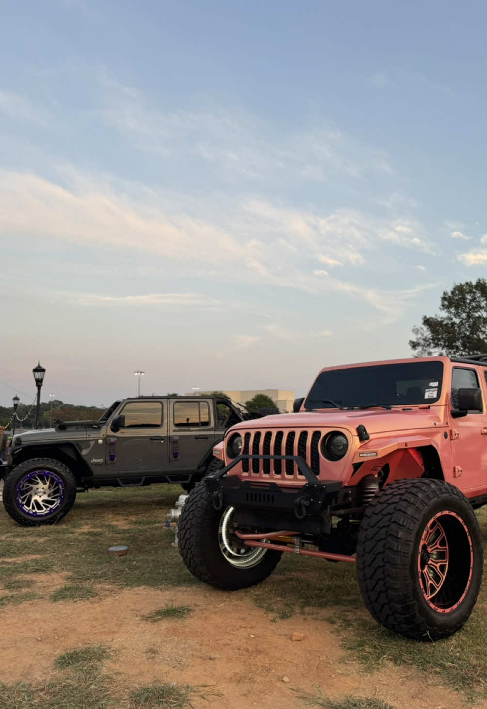 I love when I pull up with other Jeep girls. Next we’ll be pullin up back to back in our cars or trailering them 😜 Tag your favorite people to pull up with…  #cargirls #jeepcommunity #jeepgirlsdoitbetter #jeeptok #carlovers 