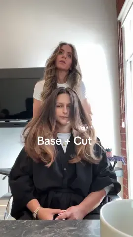 All the pretty girlies have healthy hair 💁🏻‍♀️  #hairtok #bronde #hairtutorial #velcrorollers #blowoututorial 