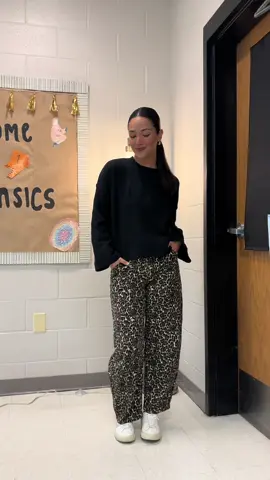 Happy Tuesday! ☀️ Hopefully everyone is having a great one so far here is the outfit of the day! The most comfortable pants ever  Everything is Amazon!🥹 on my LT!  #ootdinspo #OOTD #teacherootd #outfitinspo #fyp 