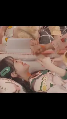they all looked so cute in this live #chuu #yves #loona #fyp 