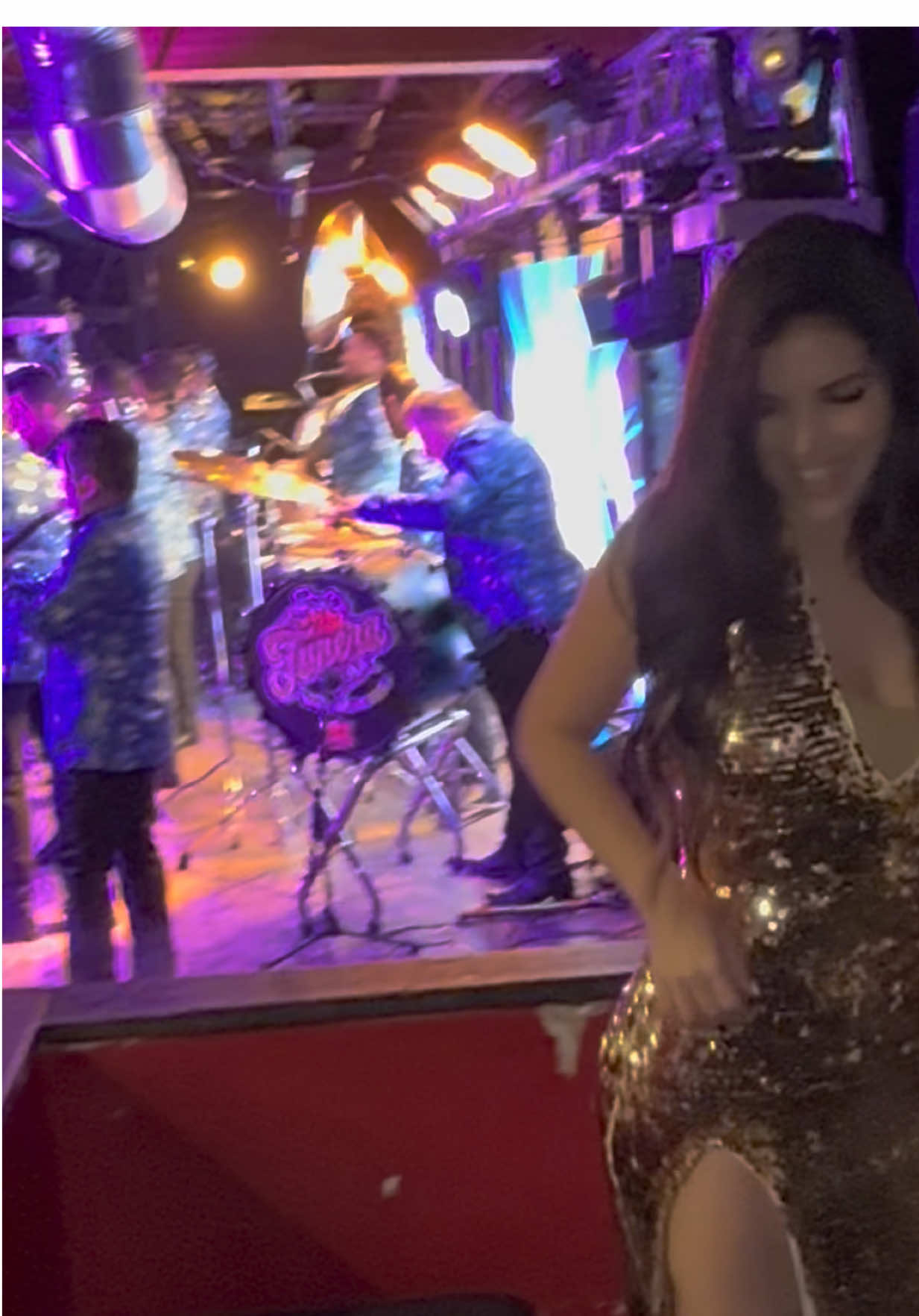 Apuesto que no hay una cubana que le guste más la banda que a mí 😬🤭!! Alguna cubana por ahí que ame la banda ??? 🫢😬