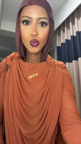Shoutout to @Sunfere , outfit inspo from @muskan ᥫ᭡  . I’ve been obsessed with orange / browns as of recent. I tied the extra fabric of the dress. #modestfashion #muslimtiktok #dresstoimpress #somalitiktok 
