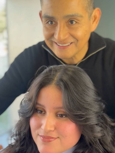 Un simple cambio de look tiene el poder de transformar tu día... ¡y tu sonrisa! ✨ Nos encanta ver cómo una melena con volumen y un corte con movimiento pueden hacerte sentir radiante. ¿Lista para tu propio cambio? 📣Visitanos en nuestra sedes🏢 ➡️Sede La Molina - Av. Alameda del Corregidor 1310 ➡️Sede La Planicie - Calle Islas Vírgenes 110 ➡️Sede San Borja - Av. Javier Prado Este 3335