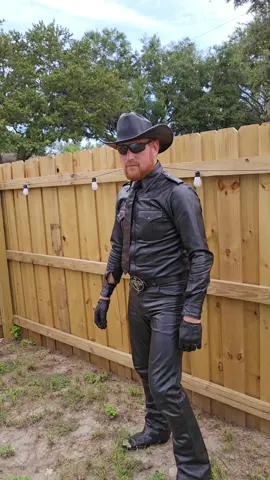 Leather outfit mixup 🥳🙂 #gay #lgbt #lgbtq #leather   #gearhead 