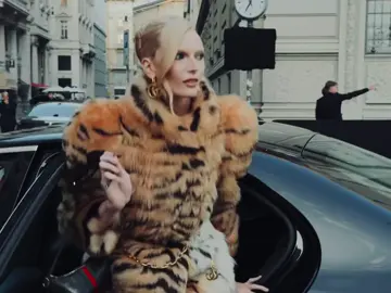 #AlexConsani for #Gucci S/S26 by #DemnaGvasalia | #GucciLaFamiglia #GucciTheTiger 