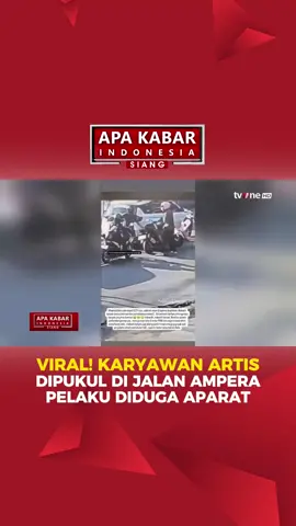 sebuah insiden penganiayaan viral terjadi di Jalan Ampera Raya, Pasar Minggu, Jakarta Selatan. Karyawan artis Zaskia Adameka, Faisal, menjadi korban penganiayaan oleh seorang pria yang mengaku sebagai anggota aparat. Dalam rekaman CCTV, pelaku terlihat mengenakan helm pink dan memukuli korban berkali-kali hingga terjatuh dari motornya. Anak majikan korban sempat turun dari motor dan mencoba menjauh. Insiden terjadi pagi hari saat korban mengantar anak majikannya ke sekolah. 📡 Pantau terus tvOne untuk update perkembangan kasus ini! #PenganiayaanJakarta #ZaskiaAdameka #PasarMinggu #ViralIndonesia #akitvone #apakabarindonesiatvone Kalau mau, saya bisa buatkan versi narasi video 40–50 detik untuk TikTok/Instagram/YouTube Shorts dengan alur lebih dramatis dan hook yang menarik. Apakah mau dibuatkan versi videonya juga?
