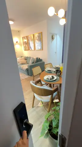 Mini tour Apê Aconchego Colorido 💙62m² - Parte 1 @maagentarquitetura O tour completo tá no YouTube! (Link na Bio) #tourpeloapartamento #decor #decoracao #inspiracao #arquitetura #designdeinteriores #colorido